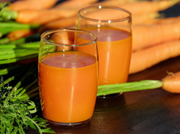 Ученые обнаружили, что морковный сок снижает воспаление и защищает от рака