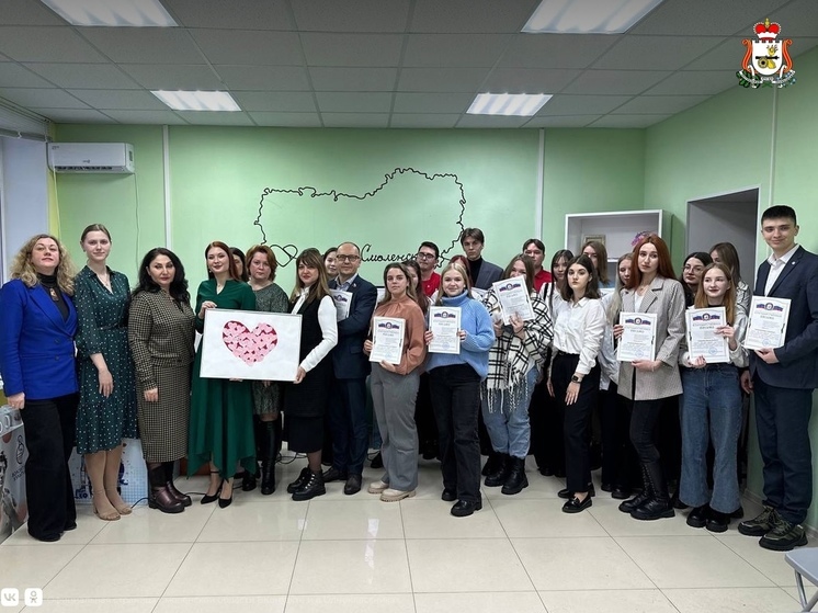 Смоленских волонтёров-медиков поздравили с Днём добровольца