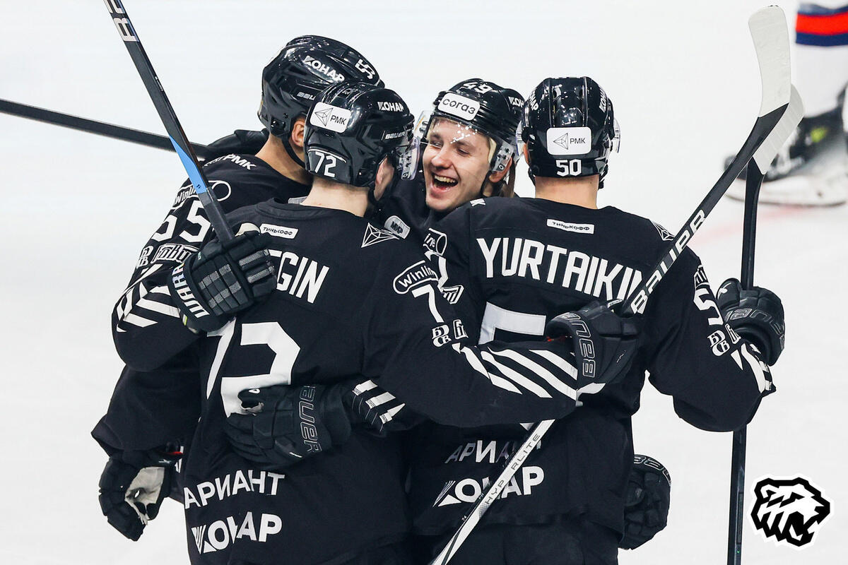 «Нефтехимик» уступил «Трактору»