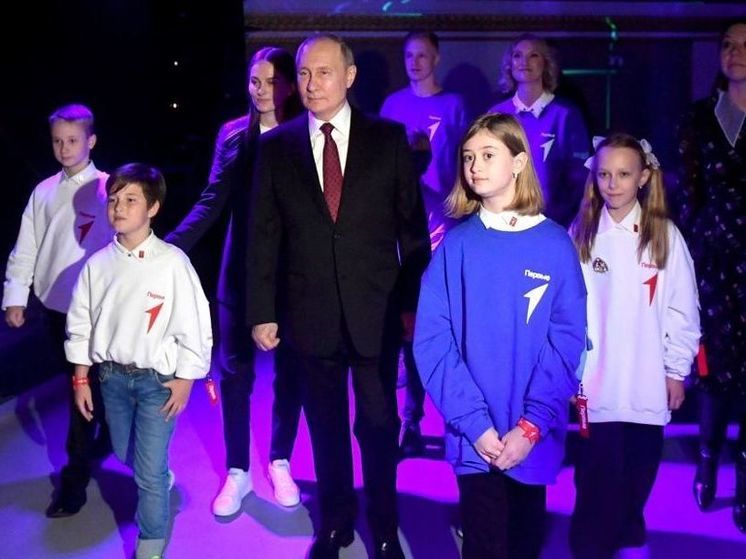 Орловская школьница встретилась с Владимиром Путиным на выставке «Россия»