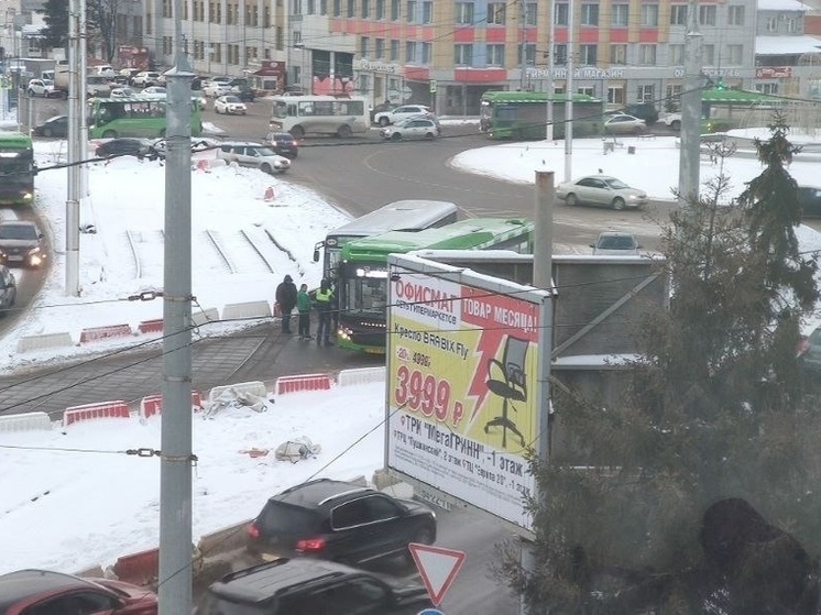 В Курске в аварии попали четыре автобуса