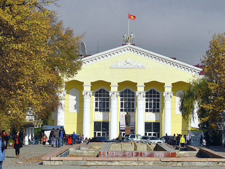 Киргизия издаст учебники на основе пособий Кембриджа и Оксфорда