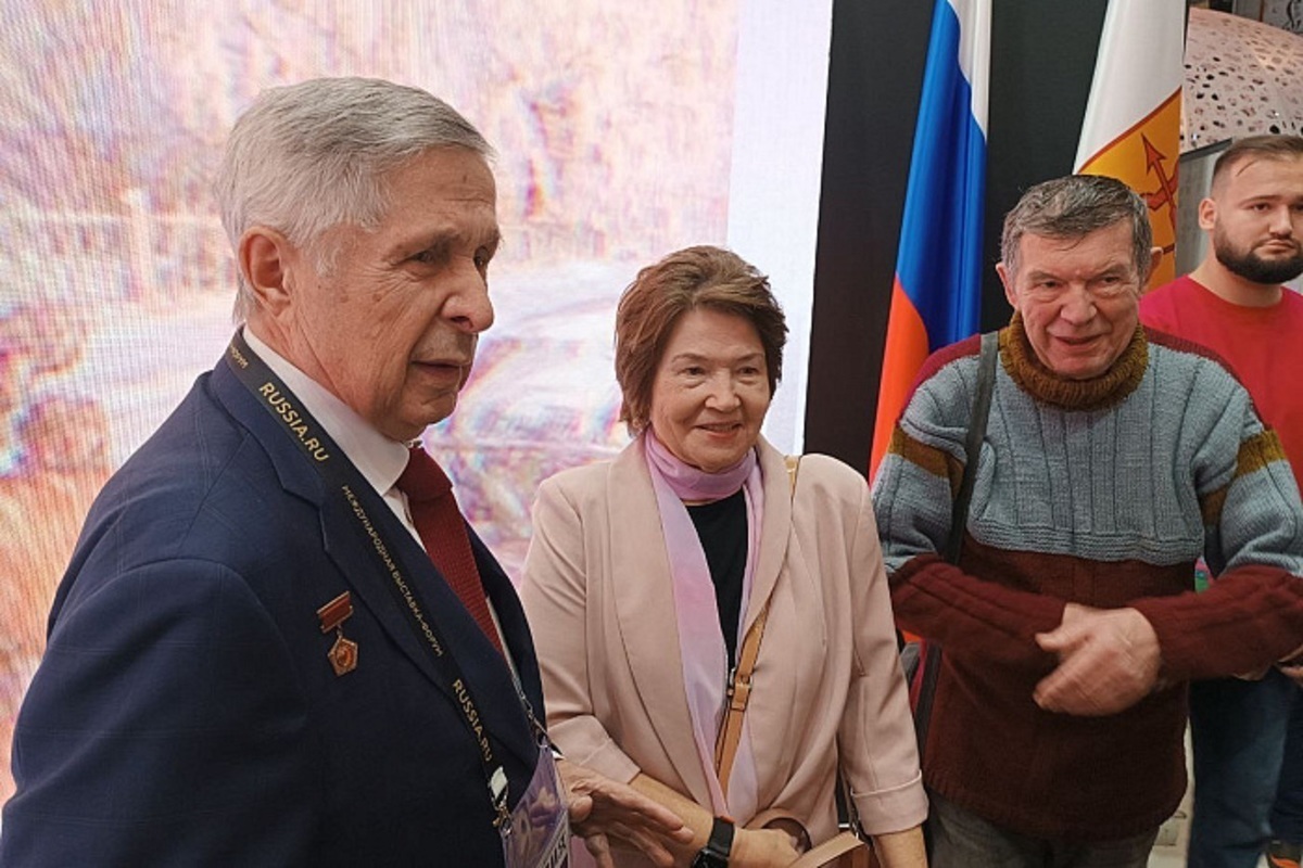 Виктор Савиных пожелал жителям страны посетить Кировскую область