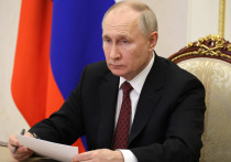 В ближайшее время российский лидер Владимир Путин совершит официальный визит в Саудовскую Аравию, что, по мнению аналитиков Bloomberg, свидетельствует о неудаче усилий США в изоляции России