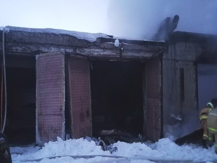 В Певеке сгорела техника муниципального сельхозпредприятия "Чаунское"