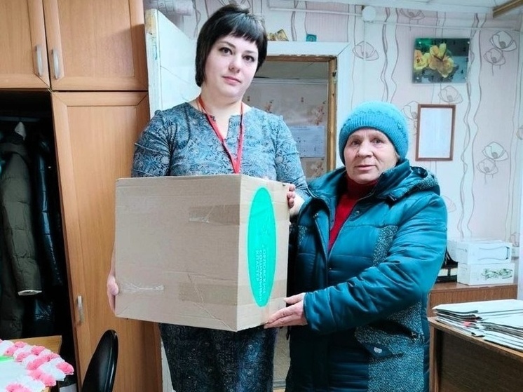 В Орловской области ветеранам СВО и семьям погибших бойцов передали 50 «коробок добра»