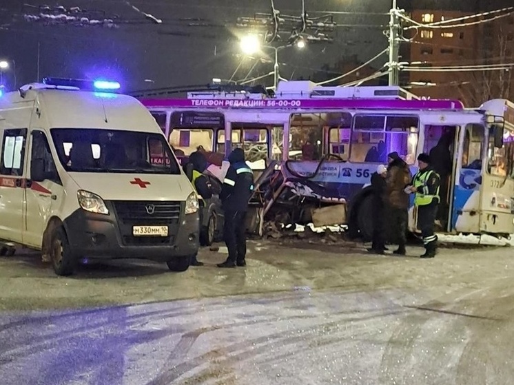 Стало известно, кто устроил ночью жесткую аварию с троллейбусом в Петрозаводске