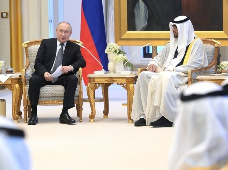 Путин завершил переговоры в формате рабочего завтрака с президентом ОАЭ