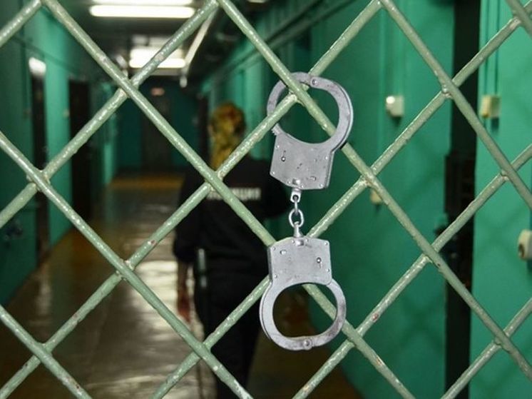 Смоленские сыщики раскрыли кражу из ячейки камеры хранения в супермаркете