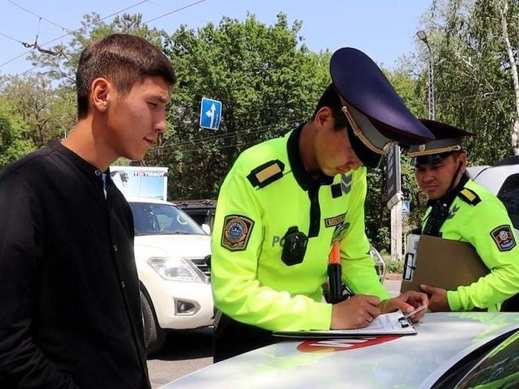 В Кыргызстане более 8300 водителей лишились водительских прав
