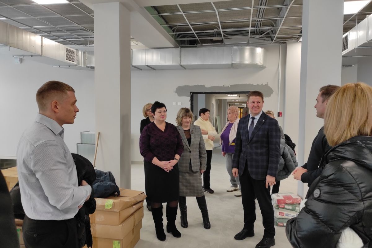 «Партийный десант» оценил ход строительства школы в микрорайоне Новый город в городе Костроме