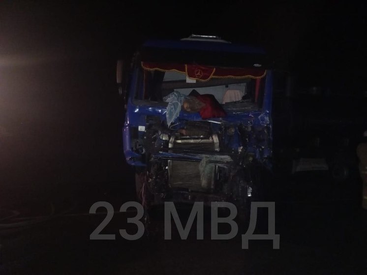 В Северском районе при столкновении большегрузов и автобуса погибло 5 человек