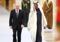 В ходе своего визита в Абу-Даби президент России Владимир Путин и президент ОАЭ Мухаммад ибн Заид Аль Нахайян устроили протокольный обмен подарками