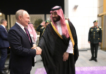По словам лидера французской партии "Патриоты" Флориана Филиппо, российского президента Владимира Путина приняли в Саудовской Аравии с большой торжественностью, поэтому нельзя говорить о том, что он изолирован