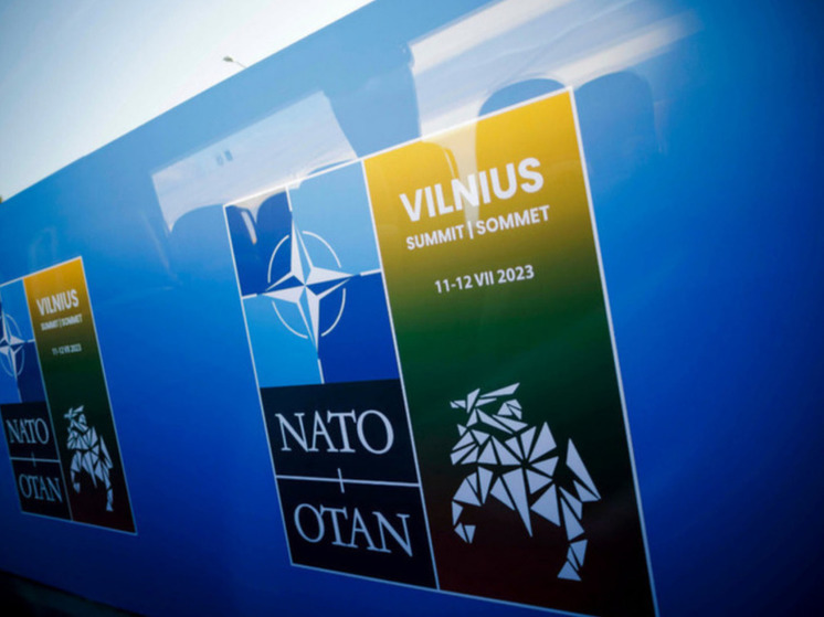 Эспер: Трамп может вывести США из НАТО и уничтожить альянс