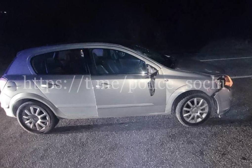 В Сочи под колесами Opel Astra погиб мужчина