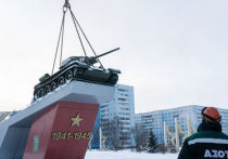 Танк Т-34, установленный на кемеровском дорожном кольце в месте пересечения бульвара Строителей и проспекта Притомского, сняли с постамента для проведения планового профилактического ремонта