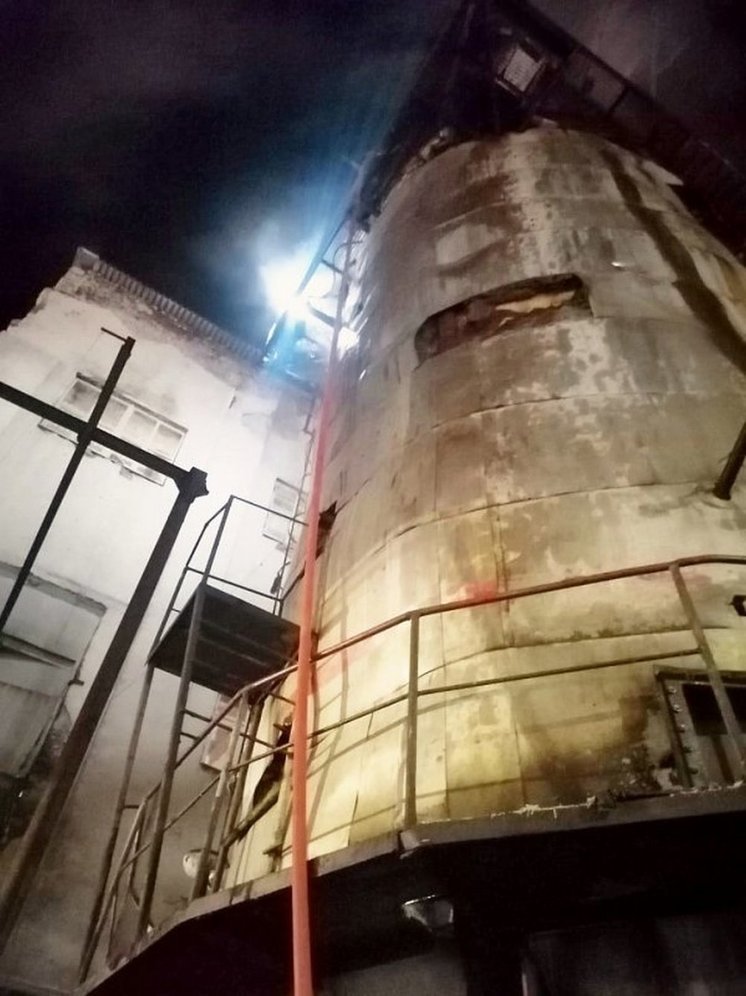 В Курской области ночью случился пожар на сахарном заводе