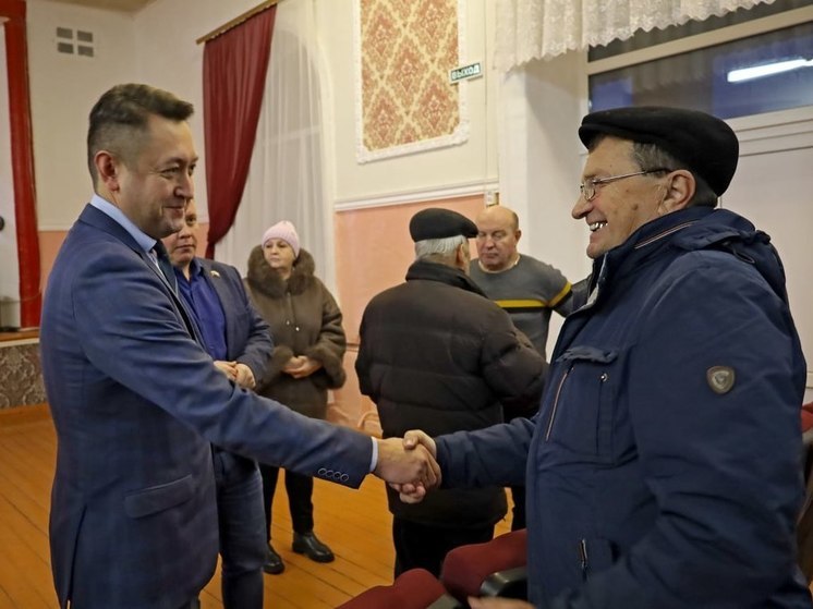 Глава Новомосковска Бутов обсудил вопрос очистки дорог с жителями деревень