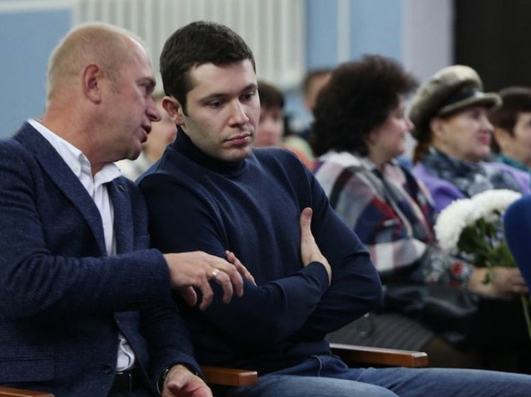 Алиханов «запостил» патриотичную фотографию в косоворотке