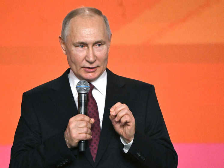 Путин заявил о смене мировых экономических отношений