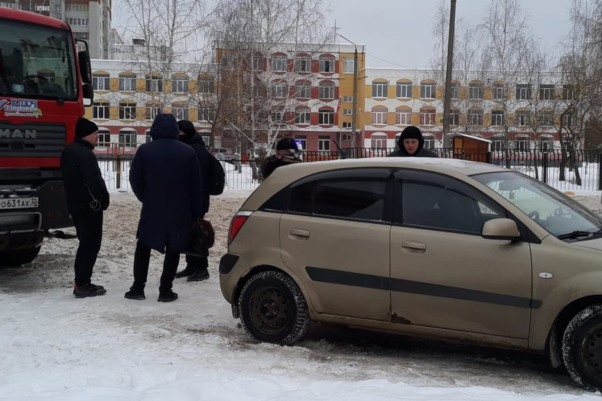 Девочка с ружьем: психиатр разобрал путь брянской школьницы к убийству - МК