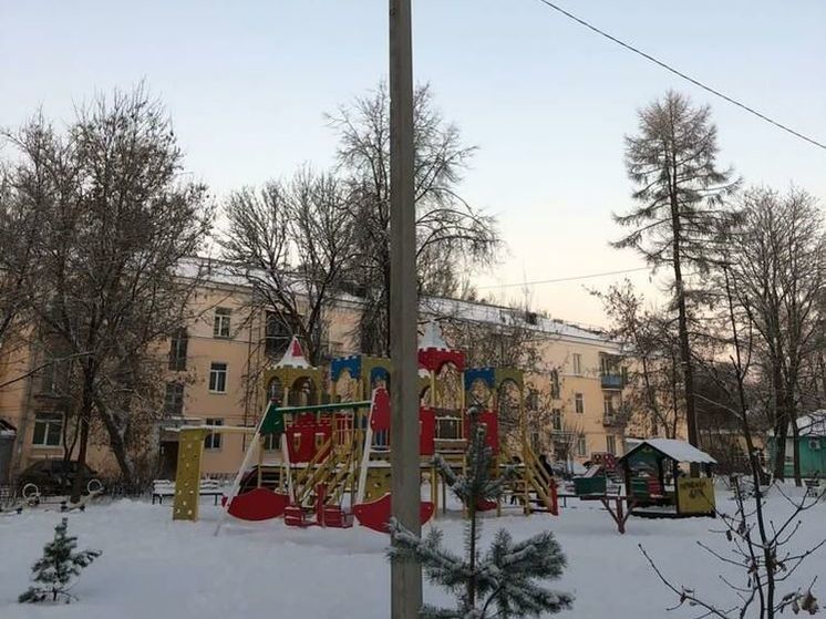 После прокурорской проверки в Сосновом Бору и Волхове отремонтировали детские площадки