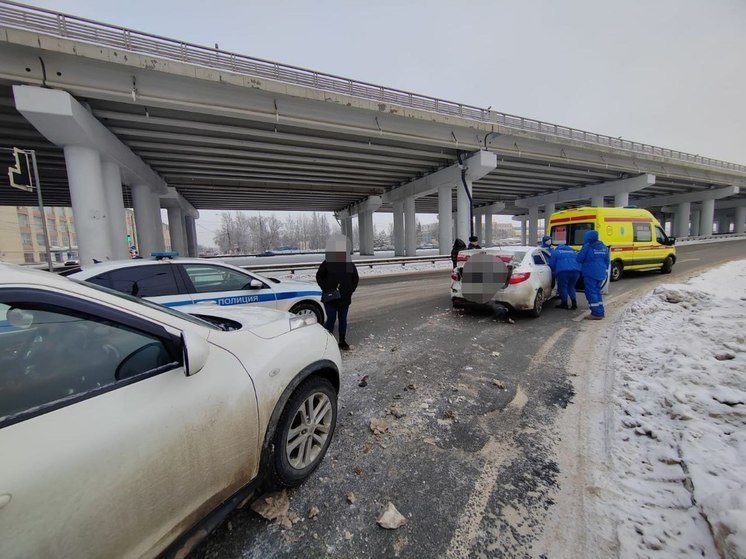 В Твери столкнулись "японец" и "кореец": в ДТП пострадали два человека