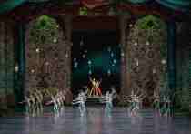 Красочный балет о тайнах Востока показали в Дохе


