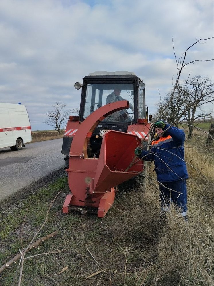 «Херсон Автодор» привёл в порядок обочины дорог