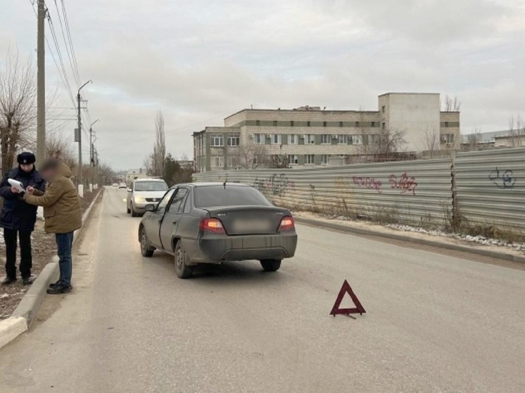 В Волгограде водитель иномарки сбил двух девочек
