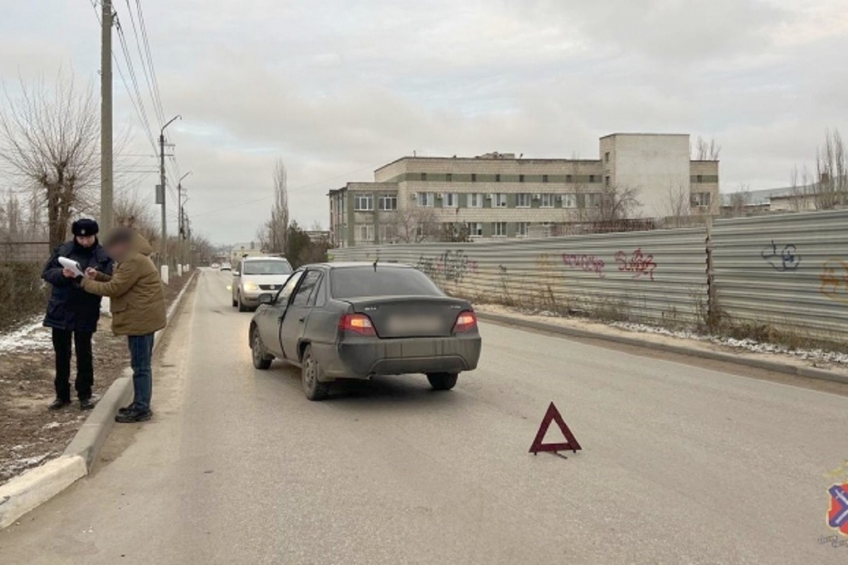 В Волгограде водитель иномарки сбил двух девочек