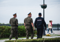 В связи с происшествием в школе Брянска, где сегодня в результате стрельбы погибли два человека, в образовательных учреждениях Астрахани усилены меры антитеррористической безопасности