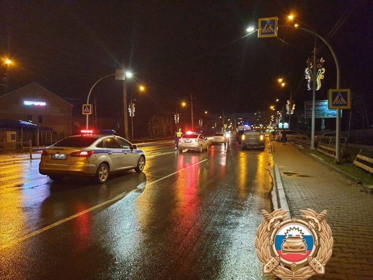 Девушка попала под колеса автомобиля на улице Больничной в Южно-Сахалинске