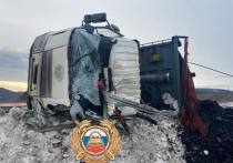В Томаринском районе утром 7 декабря произошло ДТП с участием грузового автомобиля, перевозившего уголь