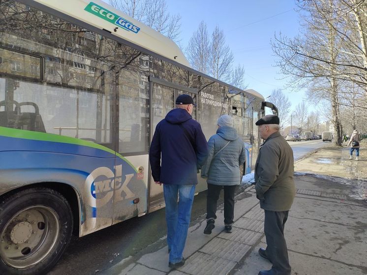 Губернатор Омской области планирует перекрасить общественный транспорт
