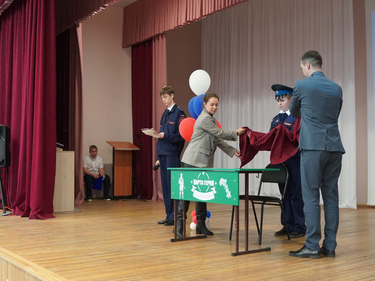 В городе Обь школа №2 получила Парты Героев в рамках национального проекта