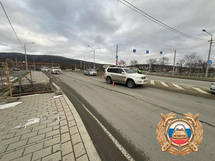 Ребенок пострадал под колесами Toyota Land Cruiser Prado в Южно-Сахалинске
