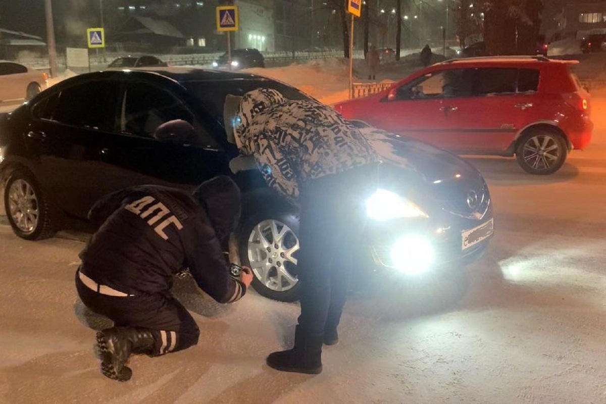 Автомобиль Mazda сбил женщину на перекрестке в Серове - МК Екатеринбург