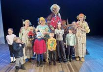 С 30 ноября по 6 декабря состоялись «Большие гастроли» театра кукол «Ульгэр» из Республики Бурятия в Луганской народной республике, а также Запорожской и Херсонской области, которые организовал Росконцерт