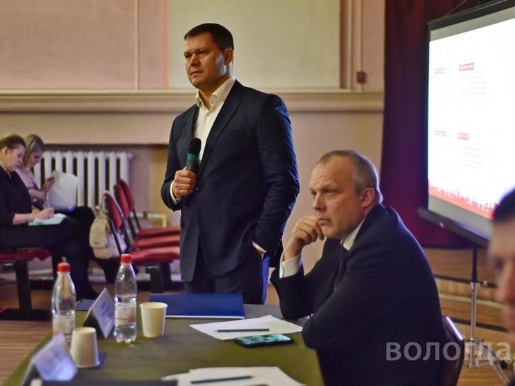 Городские власти провели мобильную приемную с жителями 6-го микрорайона Вологды