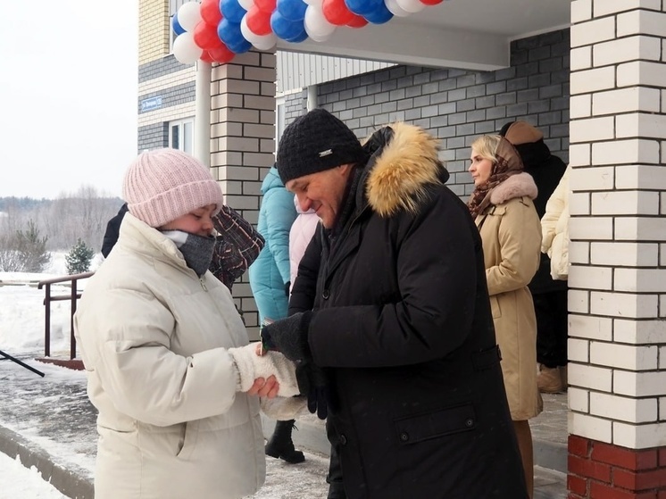 24 жителя Волжска получили квартиры взамен аварийного жилья