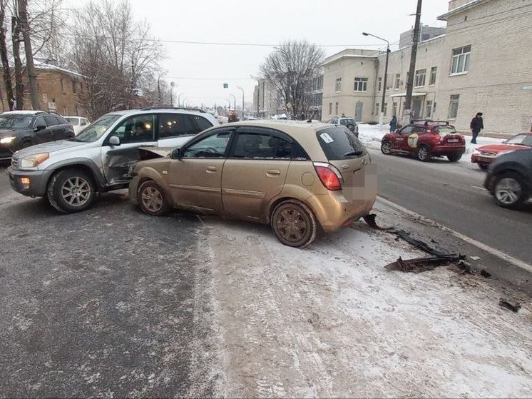 В Твери 84-летняя женщина за рулем Toyota спровоцировала ДТП