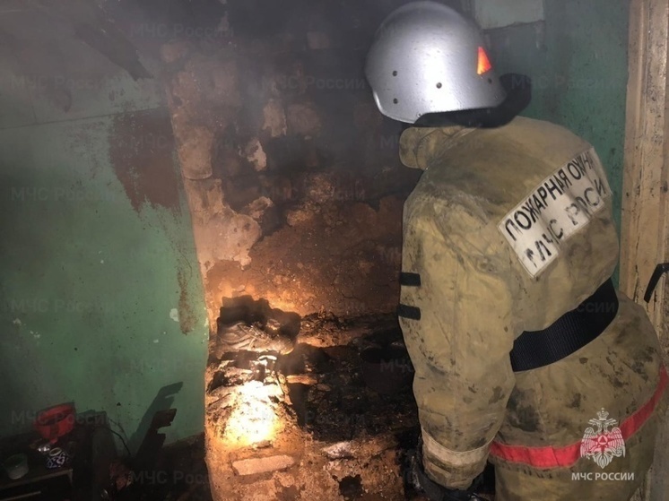 В Залегощенском районе огонь серьёзно повредил двухквартирный дом