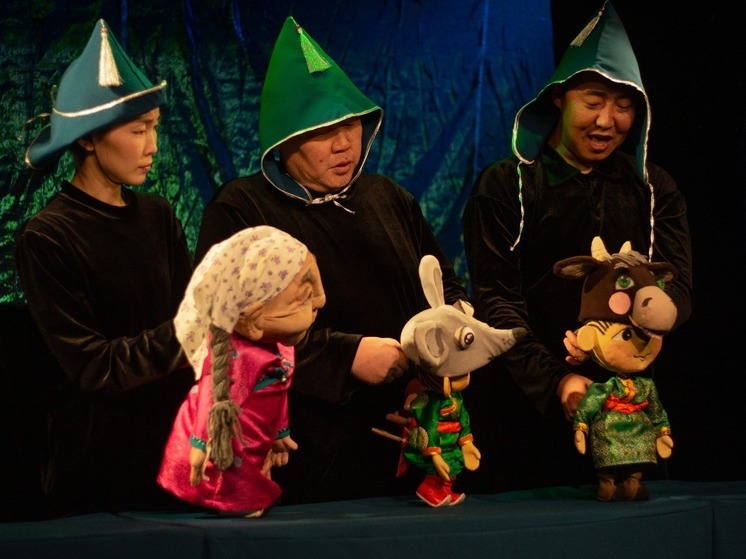 В Запорожской области выступил Бурятский театр кукол «Ульгэр»