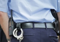 Житель Новосибирска взял в заложницы помощницу сенатора и начал угрожать подрывом здания