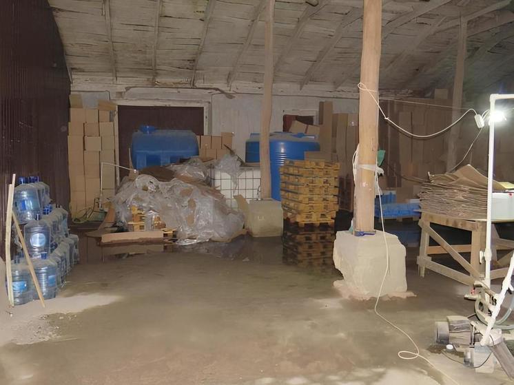В Крымском районе обнаружили склад с 26 тоннами нелегального алкоголя