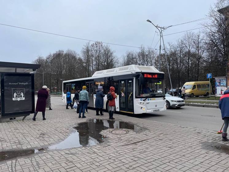 В Новгородской области в течение двух лет заменят 100 автобусных остановок