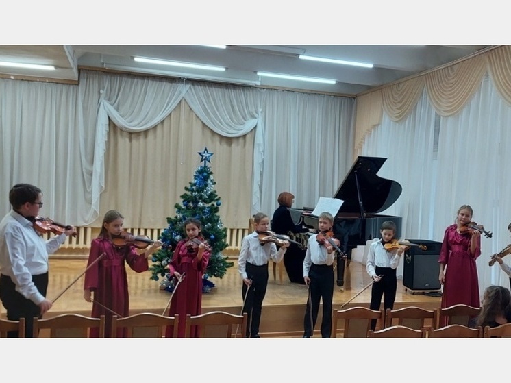 Смоленский ансамбль скрипачей «Парафраз» дал праздничный концерт