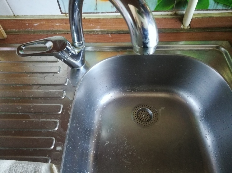 В Домбаровке в дома подавали воду непригодную для питья